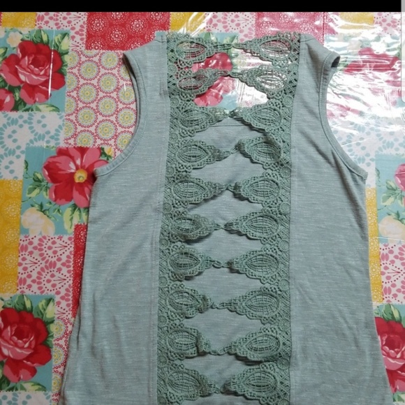 Three blouses for $18 - Picture 4 of 6